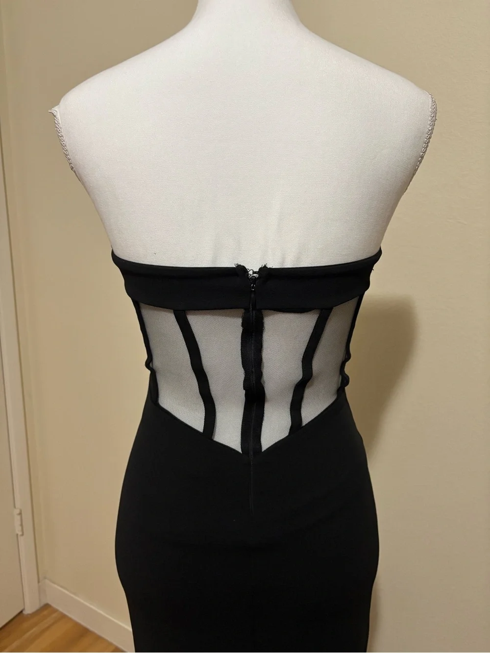 Lulu's Strapless Black Form-Fitting Evening Gown